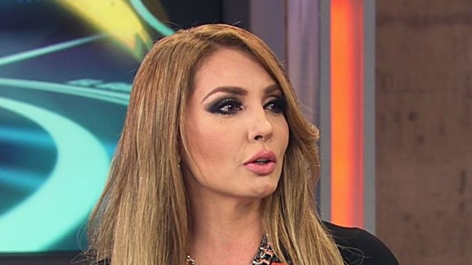 Paty Navidad afirma que la vacuna contra el Covid-19 convertirá a todos en robots