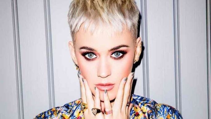 Tras recibir duras críticas en redes, Katy Perry sorprende a sus fans con este cambio de look