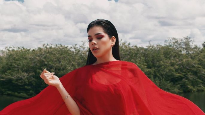 Kenia Os roba miles de suspiros en este arnes de cuero