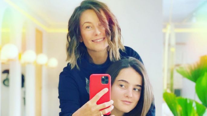 Una madre moderna: Dominika Paleta acompaña a su hija a tatuarse