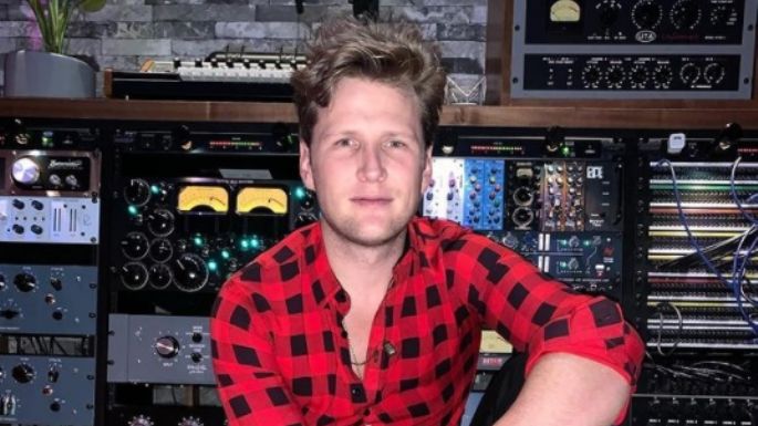 El cantante Alexander Acha recibe críticas por hacer esto frente al atrio de la Virgen de Guadalupe