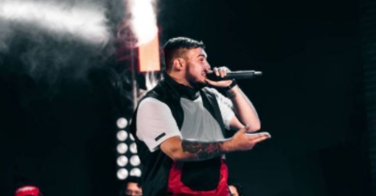 Cuenta con un álbum llamado 'Posdata'