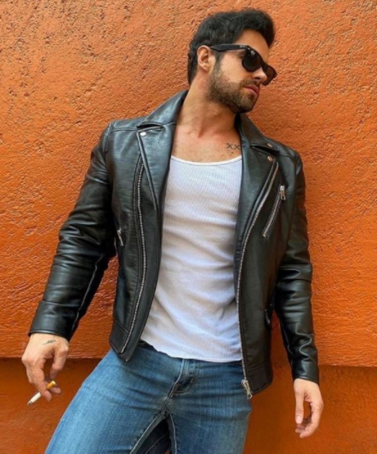 Habría empujado a una integrante de la producción 