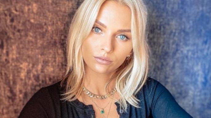 ¿Irresponsables? La bella actriz rusa, Irina Baeva es sorprendida en una posada en semáforo rojo