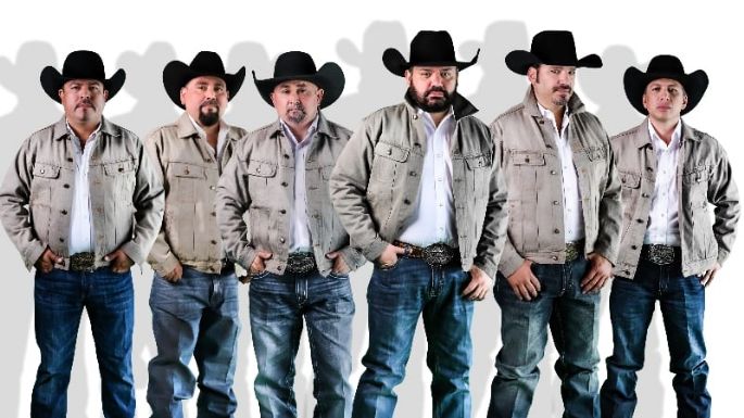 Critican a integrante de Intocable por usar sus influencias para recibir a vacuna contra el Covid-19