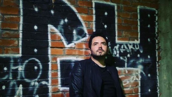 Este hijo de Eugenio Derbez adquiere un ataúd personalizado ¡para tenerlo en su casa!