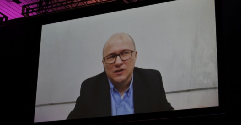 Julio Profe es un youtuber reconocido