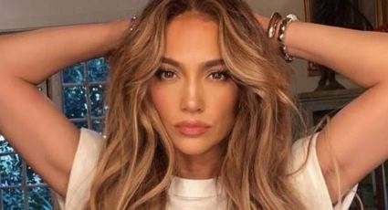 Jennifer Lopez sorprende a sus fans al mostrar su piel joven cuando se desmaquilla en vivo