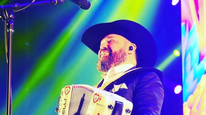 Vocalista del grupo Intocable genera polémica luego de confesar que recibió la vacuna del Covid-19