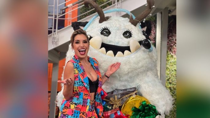 Andrea Escalona enloquece a Televisa al posar en sensual bikini al asolearse