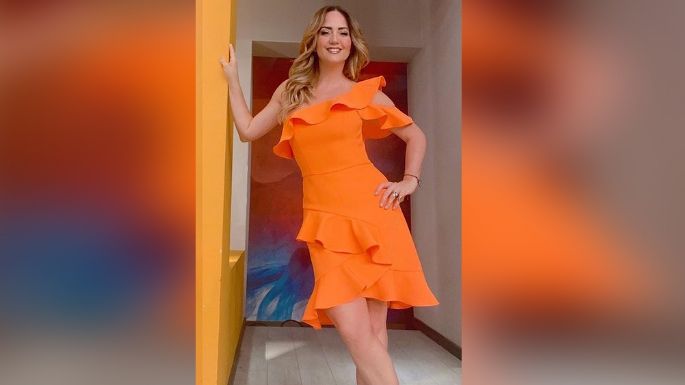 Andrea Legarreta enloquece Televisa al posar en sensual vestido rojo desde 'Hoy'