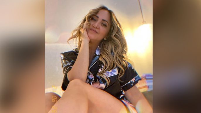 Andrea Legarreta enloquece Televisa al posar en sensual vestido negro desde 'Hoy'