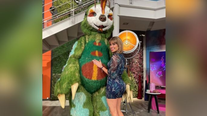 Andrea Escalona enloquece a Televisa al posar en sensual atuendo rosa desde 'Hoy'