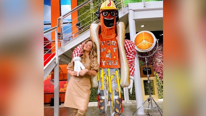 Andrea Legarreta enloquece Televisa al posar en sensual vestido azul desde 'Hoy'