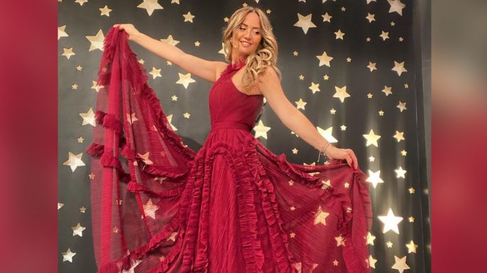 Andrea Legarreta enloquece Televisa al posar en sensual atuendo gris desde 'Hoy'