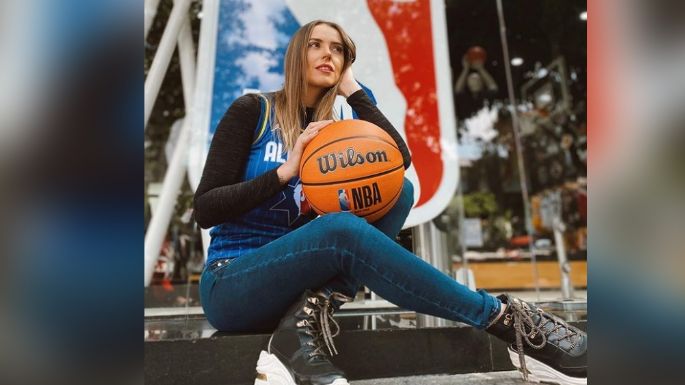 Andrea Sola enamora a todo TV Azteca al posar en entallado vestido rosa para Instagram