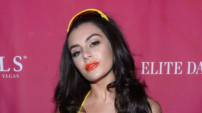 Tras la muerte de SOPHIE, Charlie XCX se desmorona y hace fuertes revelaciones
