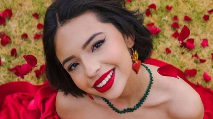 FOTO: Ángela Aguilar aparece con encantador vestido negro que destaca sus curvas