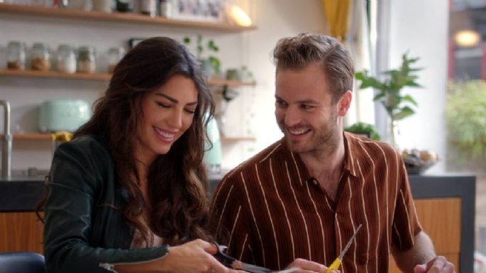 'Solo di que sí', la nueva película romántica poco convencional disponible en Netflix