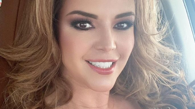 Alicia Machado impacta con al posar de esta atrevida manera