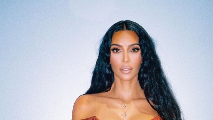 Kim Kardashian saca el glamour y posa con excéntrico look desde Instagram