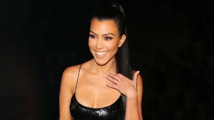 Kourtney Kardashian posa con encantador outfit y enamora a sus fans