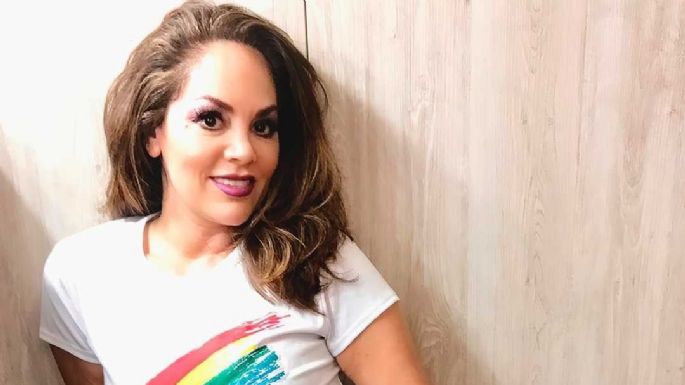Tatiana presume su belleza con encantador vestido morado y cautiva a sus fans