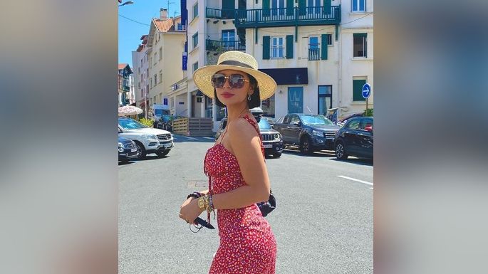 Ángela Aguilar paraliza todo Instagram con entallado 'outfit' blanco