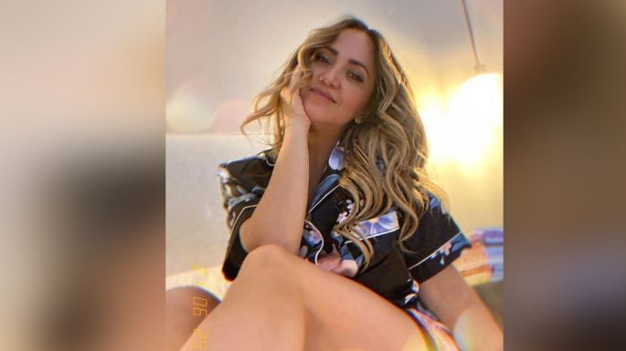 Andrea Legarreta hace arder Televisa al posar en atrevido vestido negro en 'Hoy'