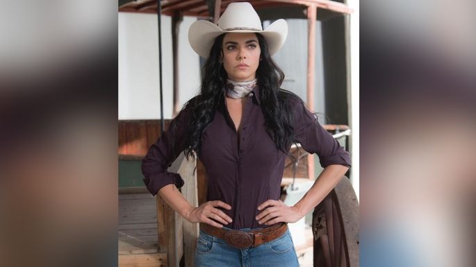 Livia Brito enloquece Televisa al posar en coqueto 'outfit' vaquero desde 'La Desalmada'
