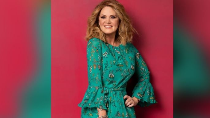 Érika Buenfil deleita a Instagram con su belleza en floreado vestido desde la playa
