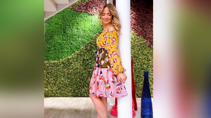 Andrea Legarreta enloquece Televisa al posar en revelador atuendo azul desde 'Hoy'