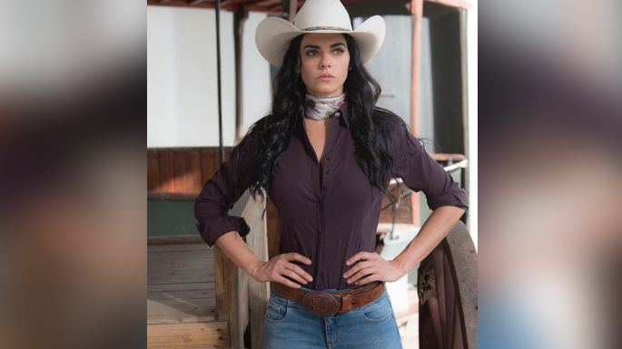 Livia Brito enloquece a Televisa al asolearse y posar para Instagram en 'outfit' blanco