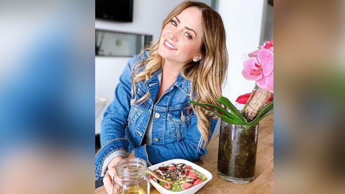 Andrea Legarreta enloquece Televisa al posar en precioso 'outfit' rosado desde 'Hoy'