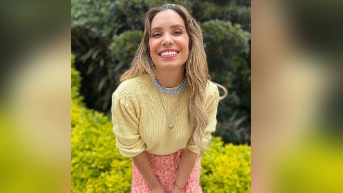 Andrea Escalona enloquece a Televisa al posar en coqueto atuendo rosado desde 'Hoy'