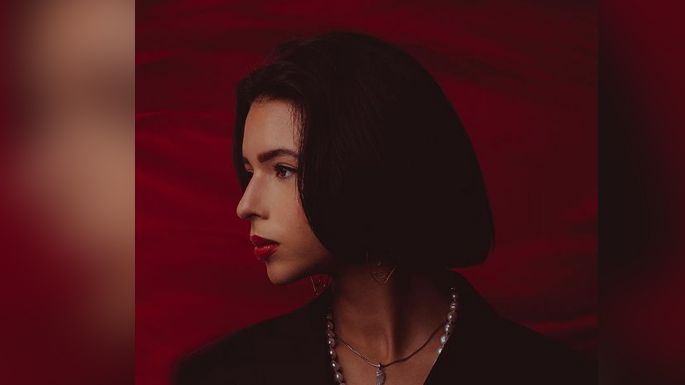 Ángela Aguilar paraliza todo Instagram al lucirse con entallado 'outfit' negro