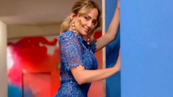 Andrea Legarreta enloquece Televisa al posar en vestido negro desde 'Hoy'