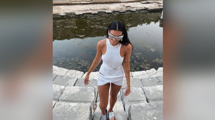 Dua Lipa encanta Instagram desde la playa al asolearse en irresistible pose