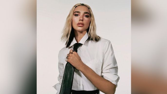 Dua Lipa enamora Instagram desde la playa en irresistible vestido blanco