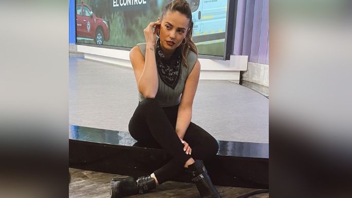 Andrea Sola enamora a todo TV Azteca al posar en entallado 'outfit' azul