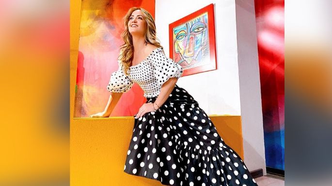 Andrea Legarreta enloquece Televisa al posar en sensual atuendo blanco desde 'Hoy'