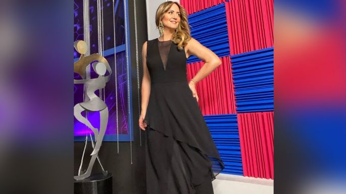 Andrea Legarreta enloquece Televisa al posar en sensual vestido rojo desde 'Hoy'