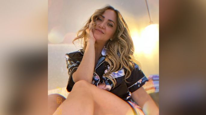 Andrea Legarreta enloquece Televisa al posar en sensual vestido rosa desde 'Hoy'