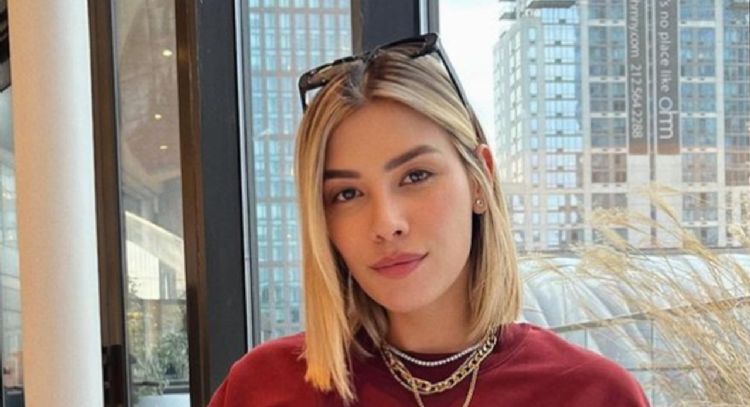 Michelle Salas presume belleza con este increíble ‘outfit’ claro y le llueven halagos en Instagram