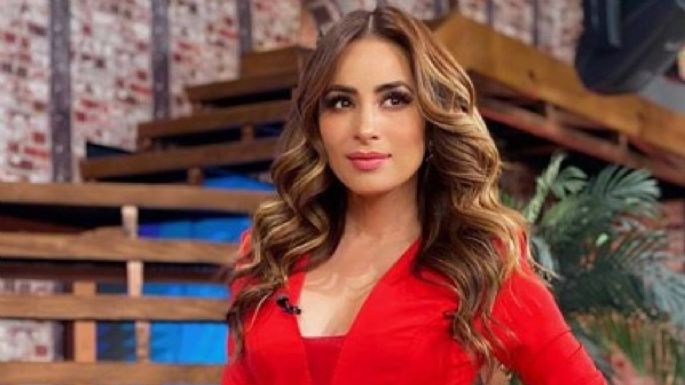 Cynthia Rodríguez impacta TV Aztecal al posar con un excéntrico outfit desde Instagram