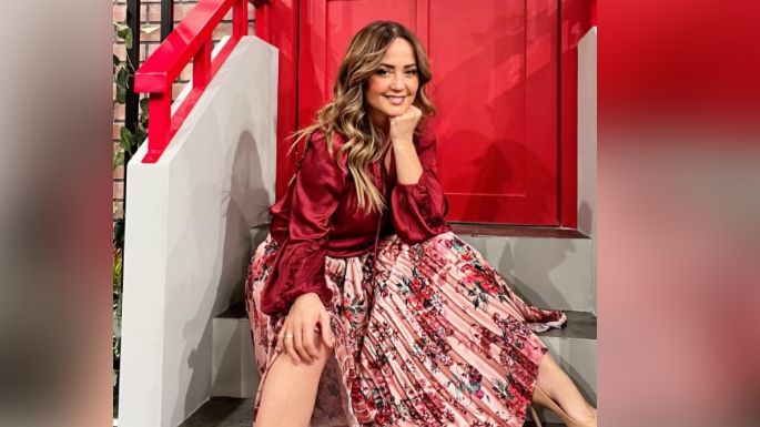 Andrea Legarreta cautiva a Televisa en entallado 'outfit' dorado desde 'Hoy'