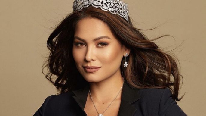 Andrea Meza posa con increíble vestido de otoño y enamora todo Telemundo