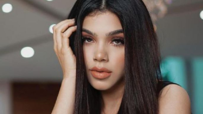 Kenia Os posa con coqueto look azul y deleita a sus fans de Instagram