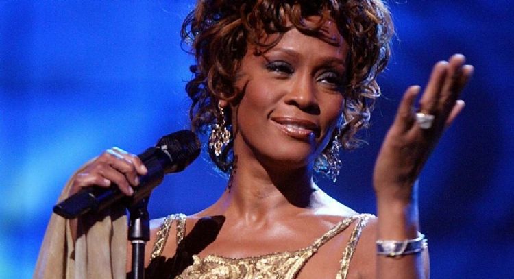 La nueva cinta 'I Wanna Dance with Somebody' confirmaría la bisexualidad de Whitney Houston
