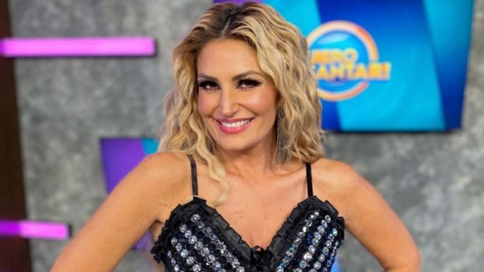 Anette Cuburu enloquece a TV Azteca al posar en coqueto vestido desde 'Venga la Alegría'